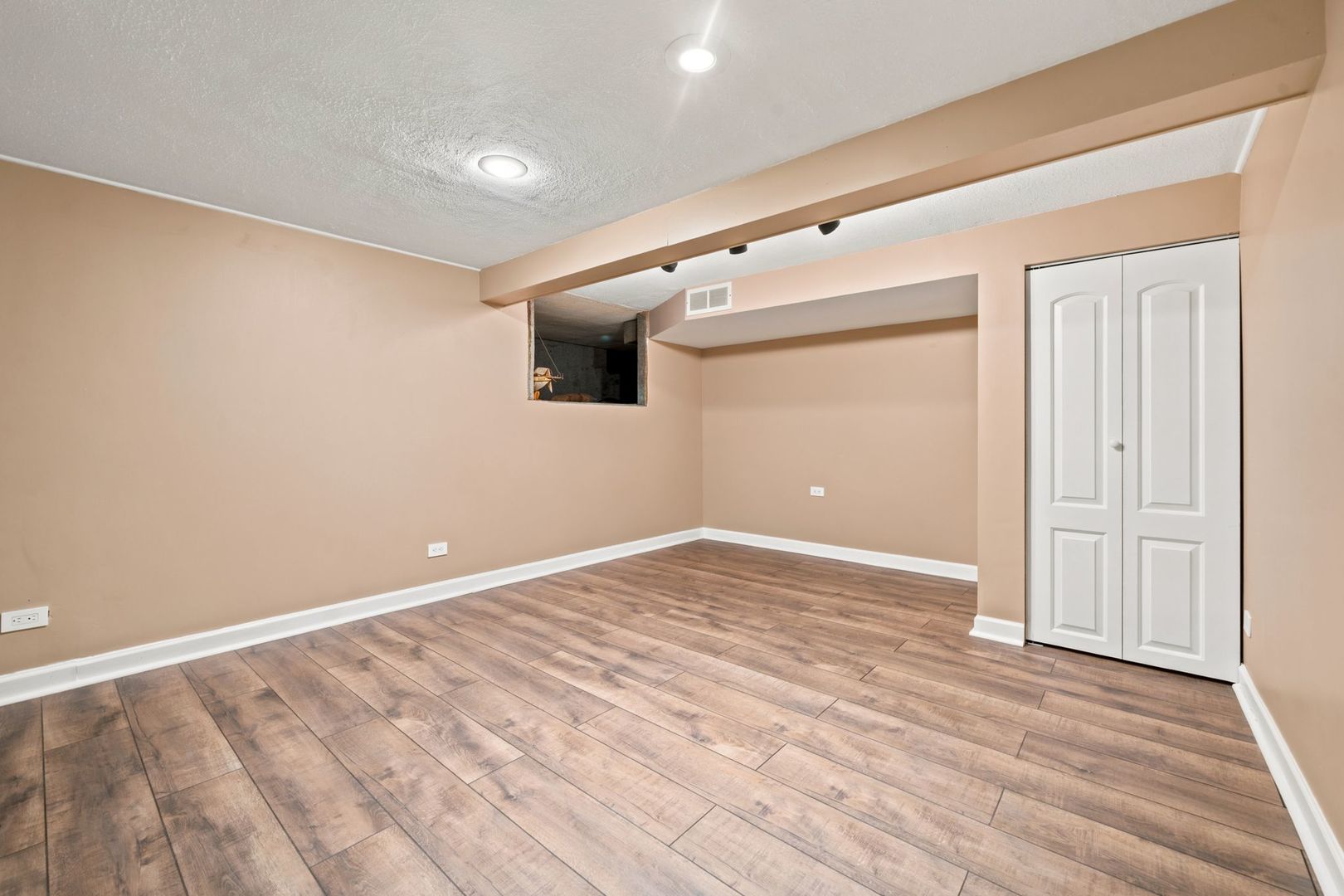 1221 W Sable Drive Property Photo 51