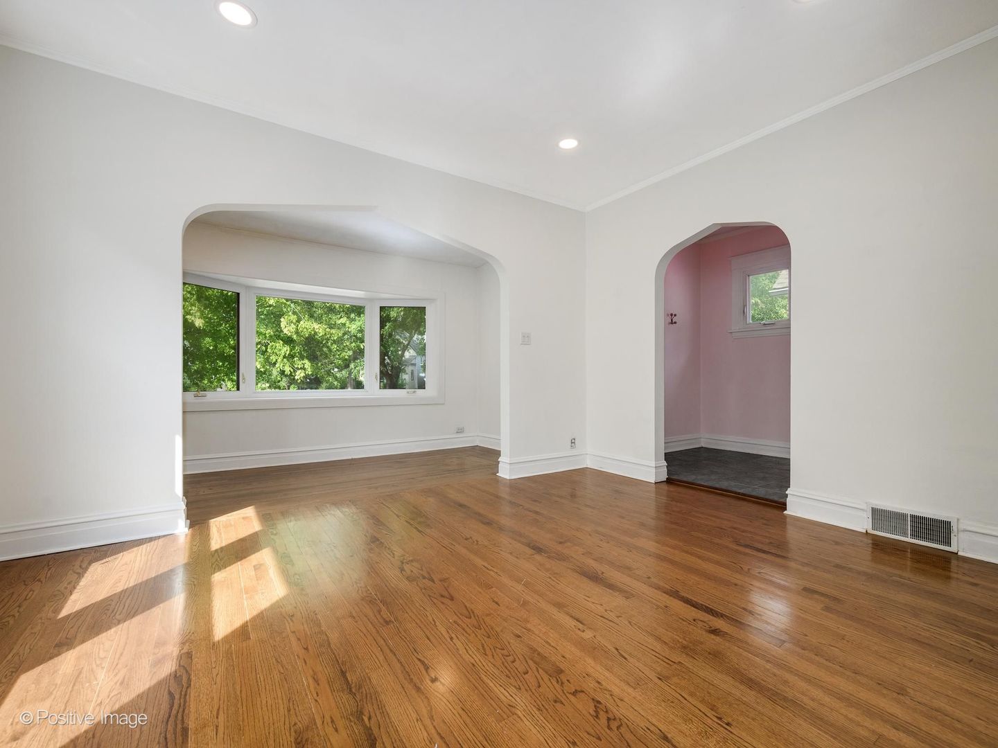 4633 N Kedvale Avenue Property Photo 5