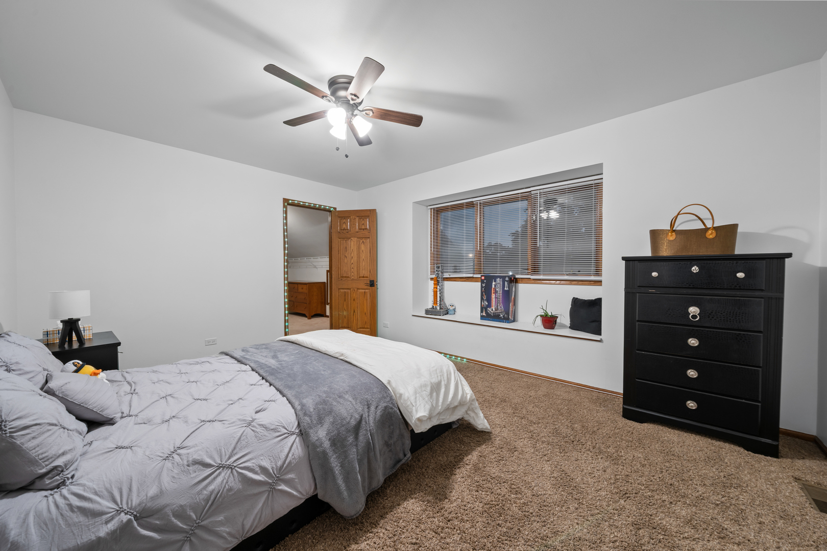 17w210 Massel Court Property Photo 24