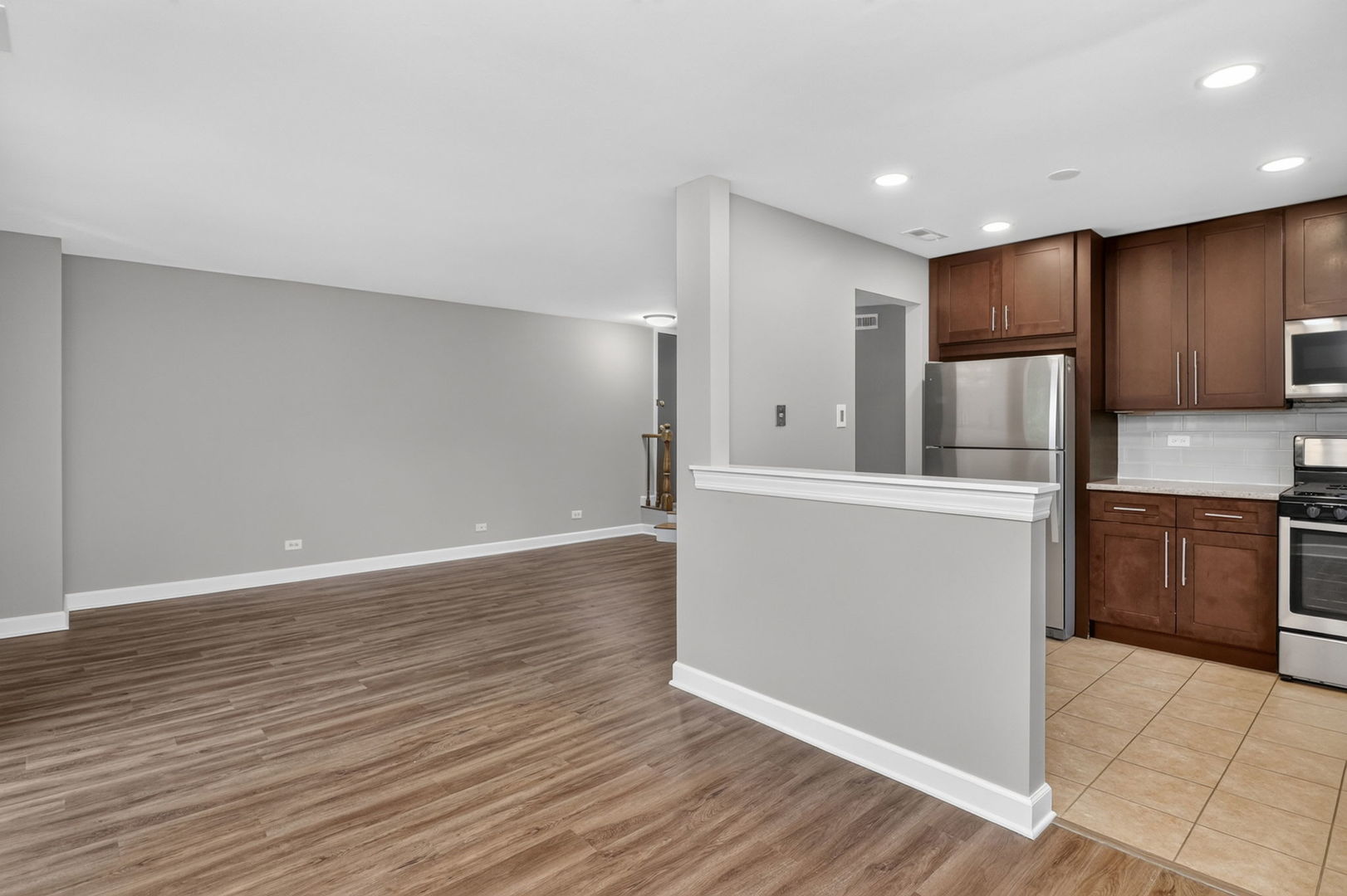 1657 Dover Court C Property Photo 6