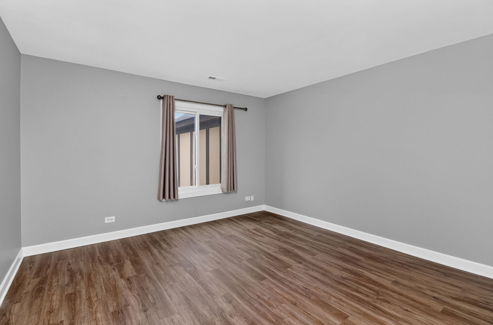 1657 Dover Court C Property Photo 10