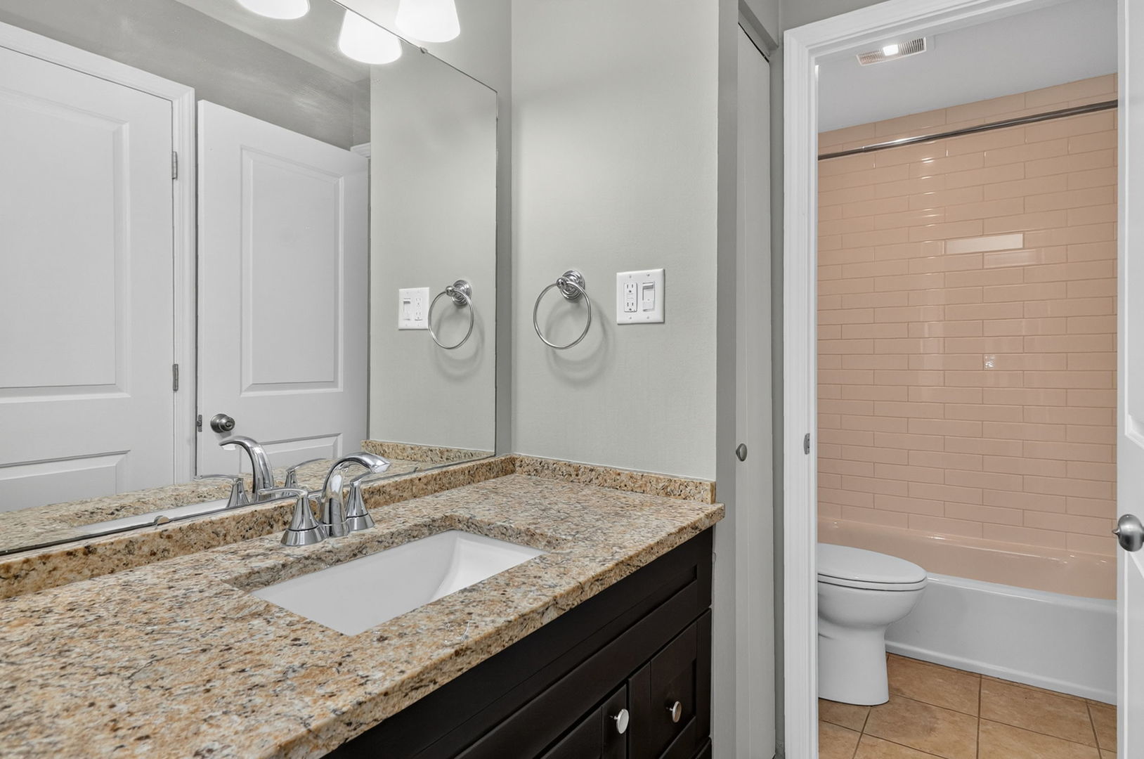 1657 Dover Court C Property Photo 11