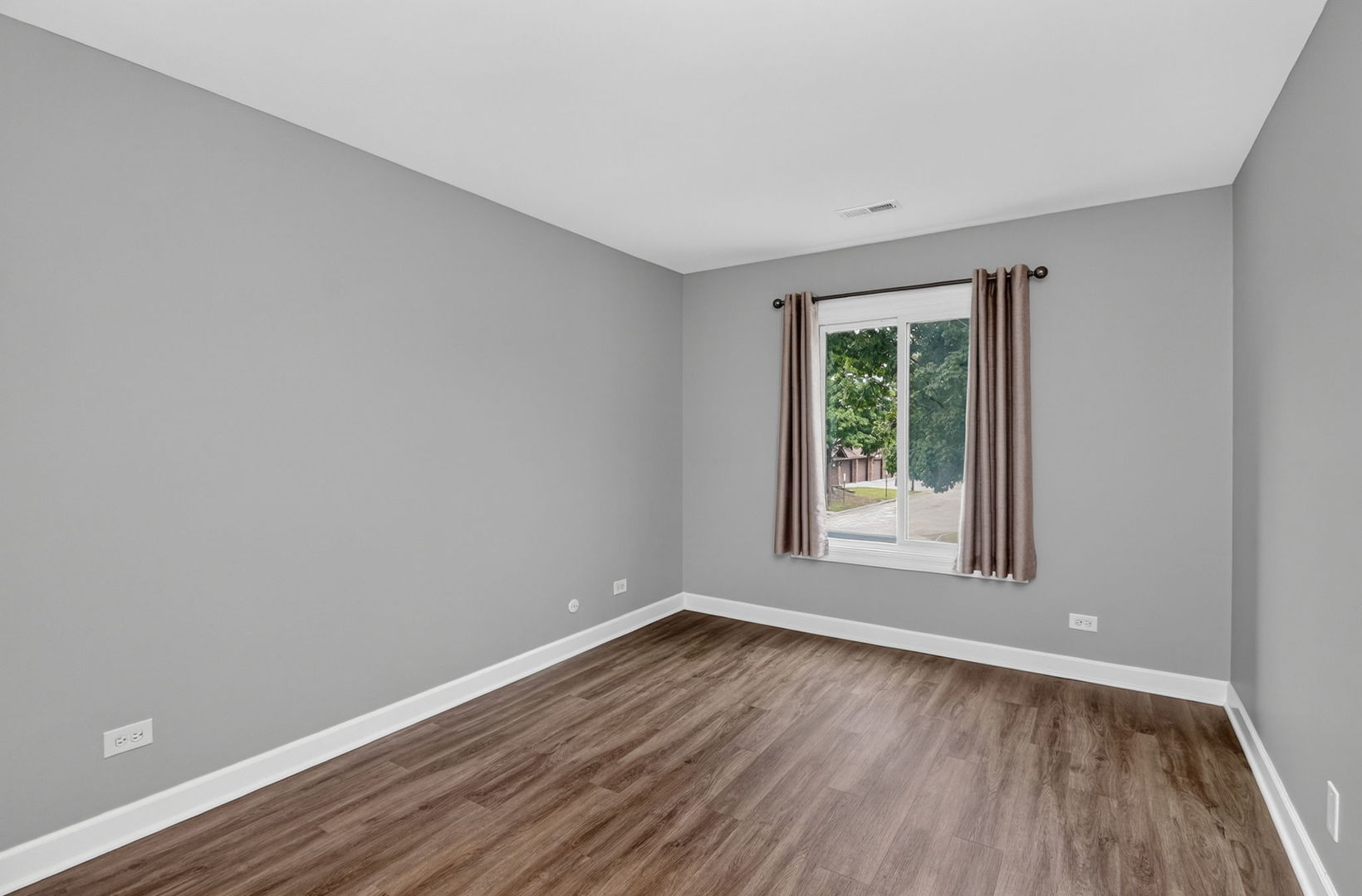 1657 Dover Court C Property Photo 12