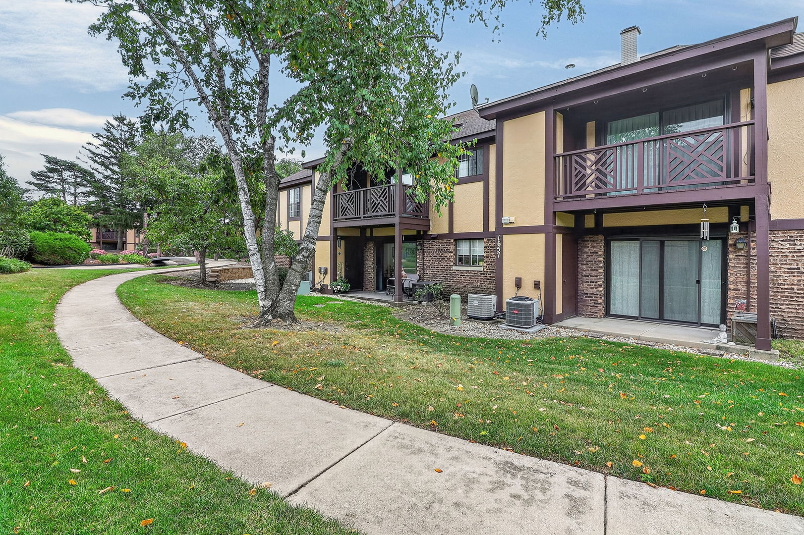 1657 Dover Court C Property Photo 17
