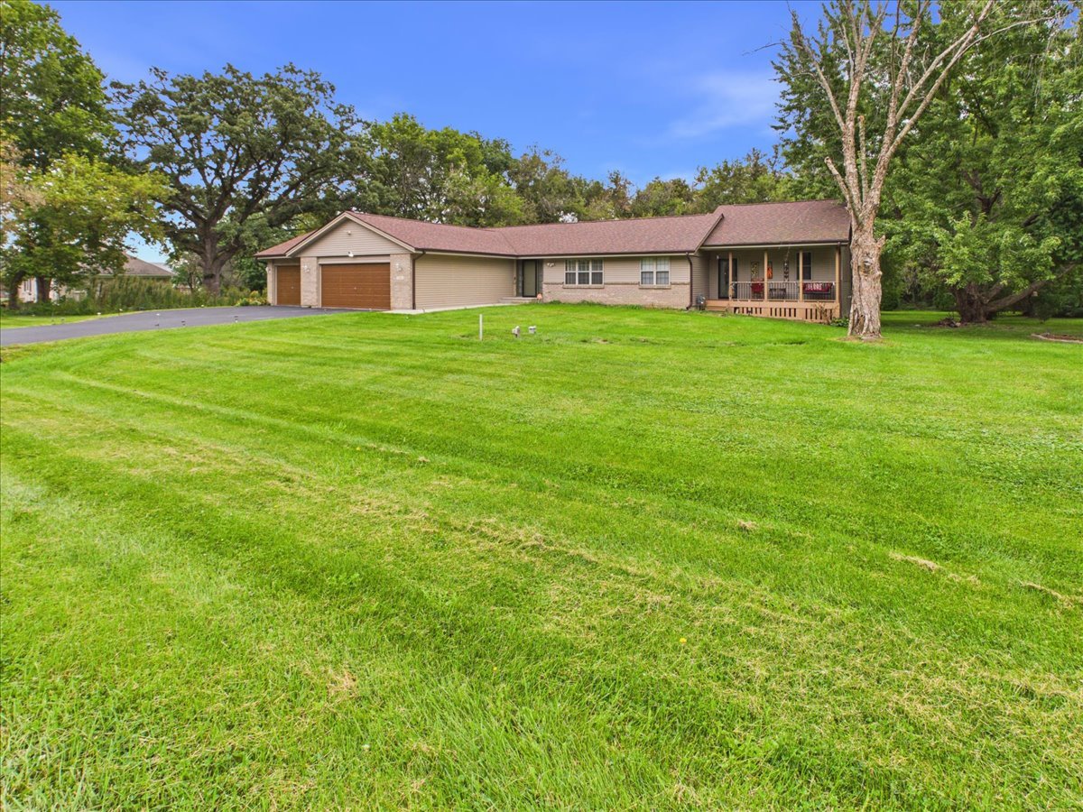 7762 Towermont Drive Property Photo 3