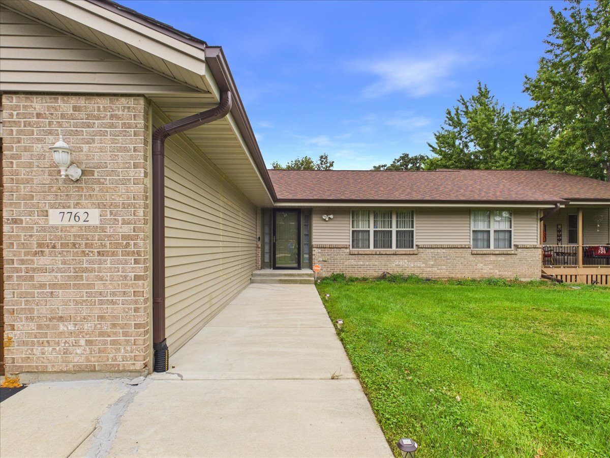 7762 Towermont Drive Property Photo 5