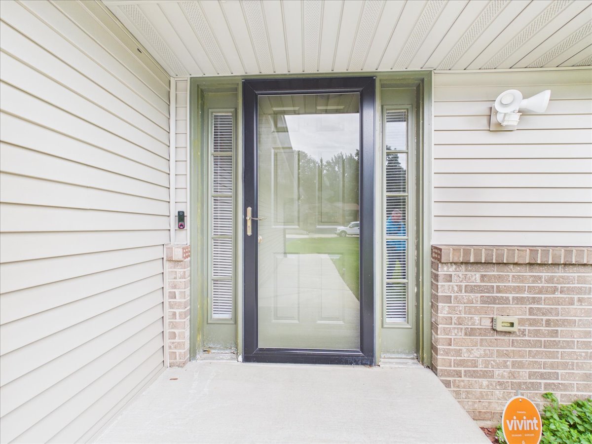 7762 Towermont Drive Property Photo 6