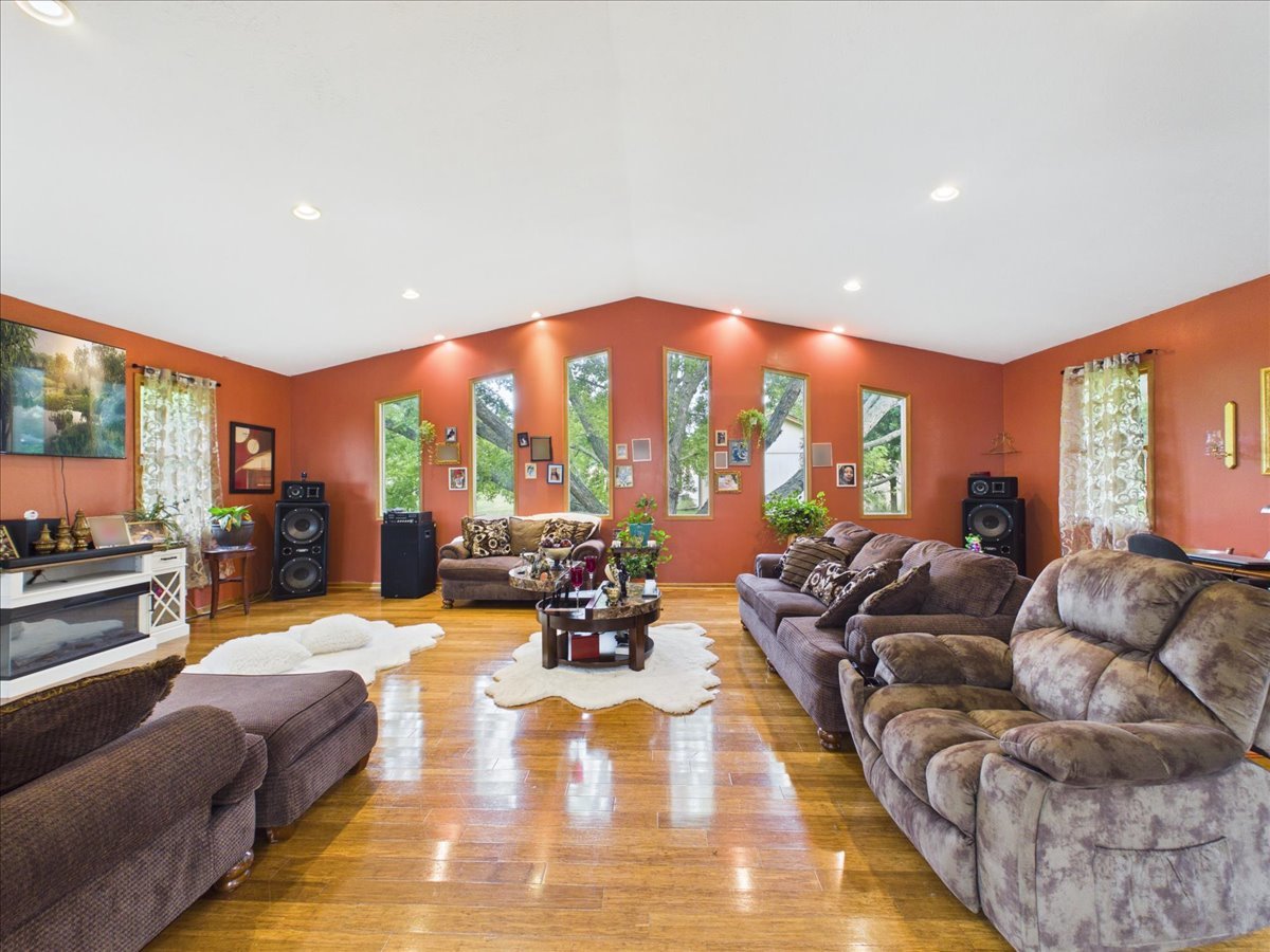 7762 Towermont Drive Property Photo 19
