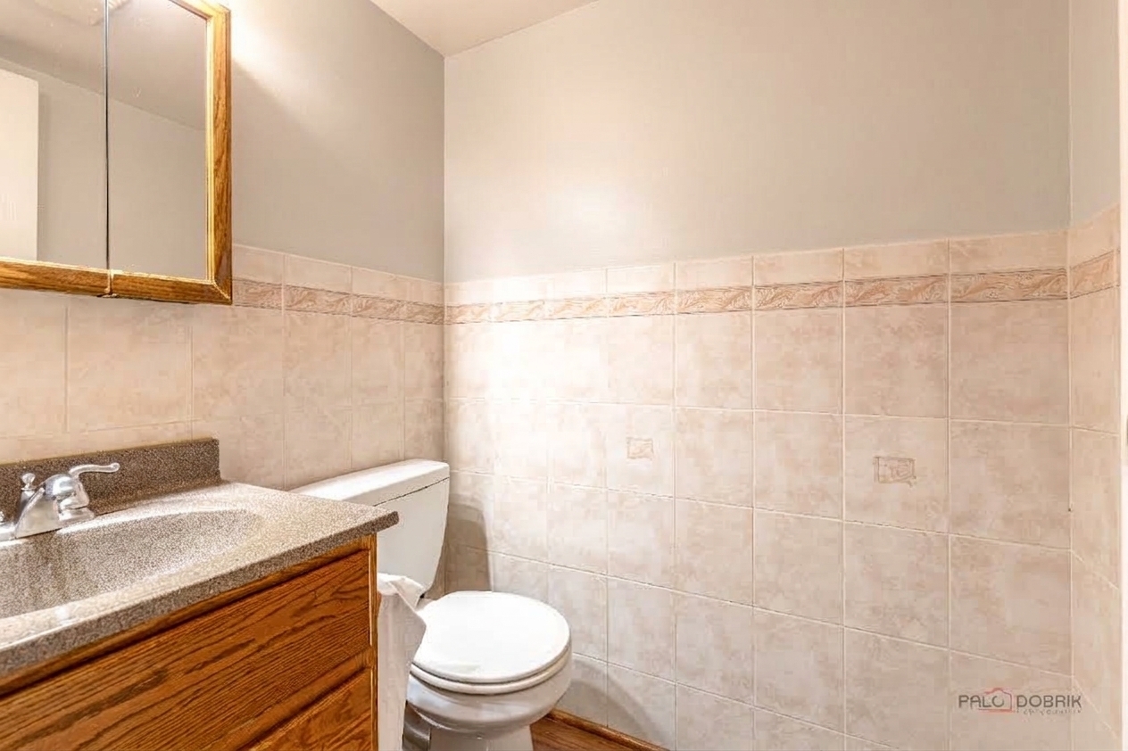 9105 Hollyberry Avenue Property Photo 8