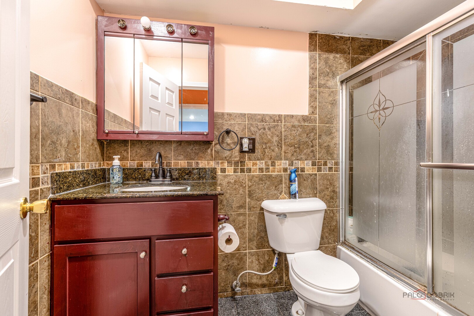 9105 Hollyberry Avenue Property Photo 12