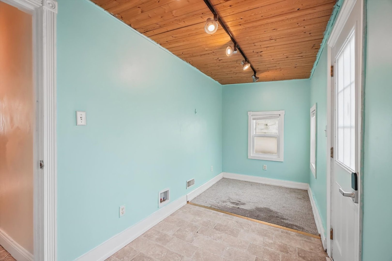 1102 S State Street Property Photo 17