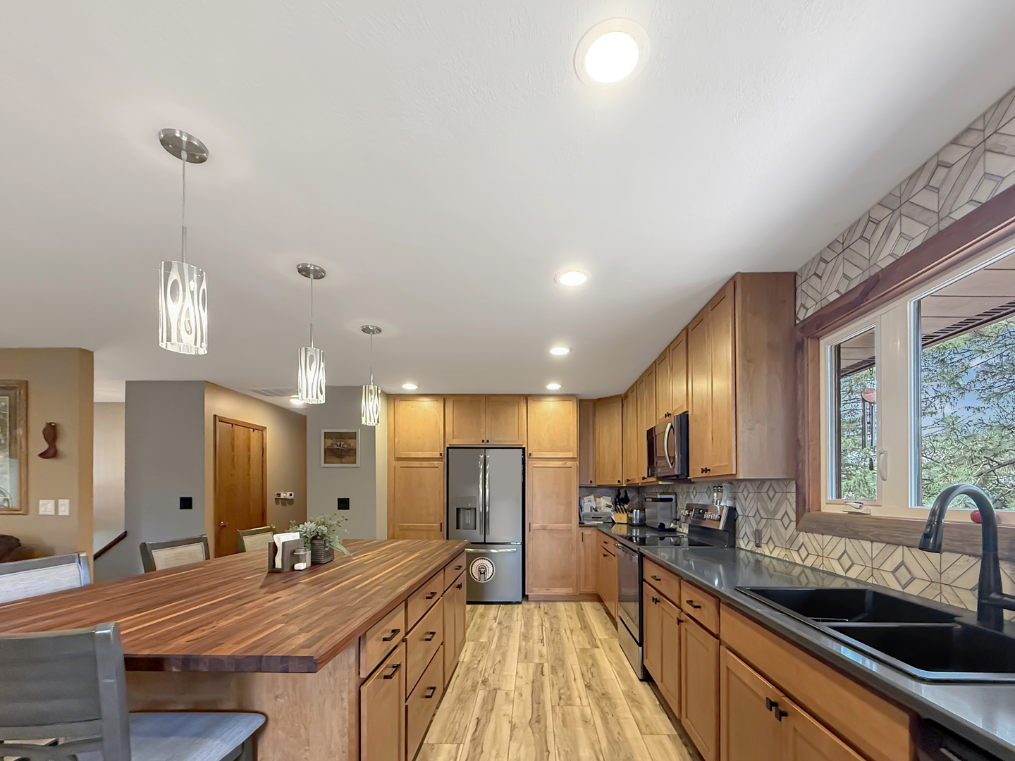365 Highland Drive Property Photo 11