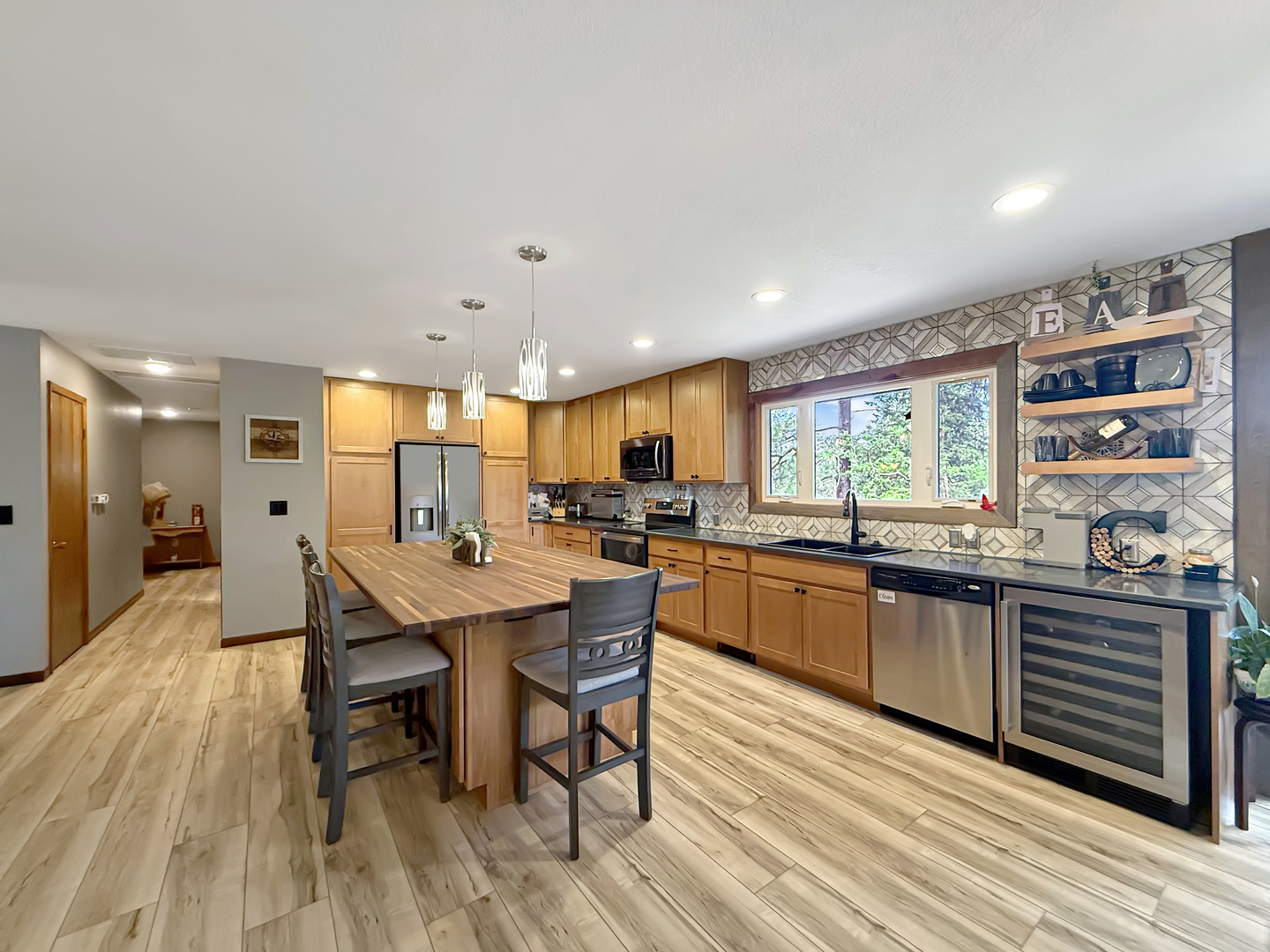 365 Highland Drive Property Photo 12