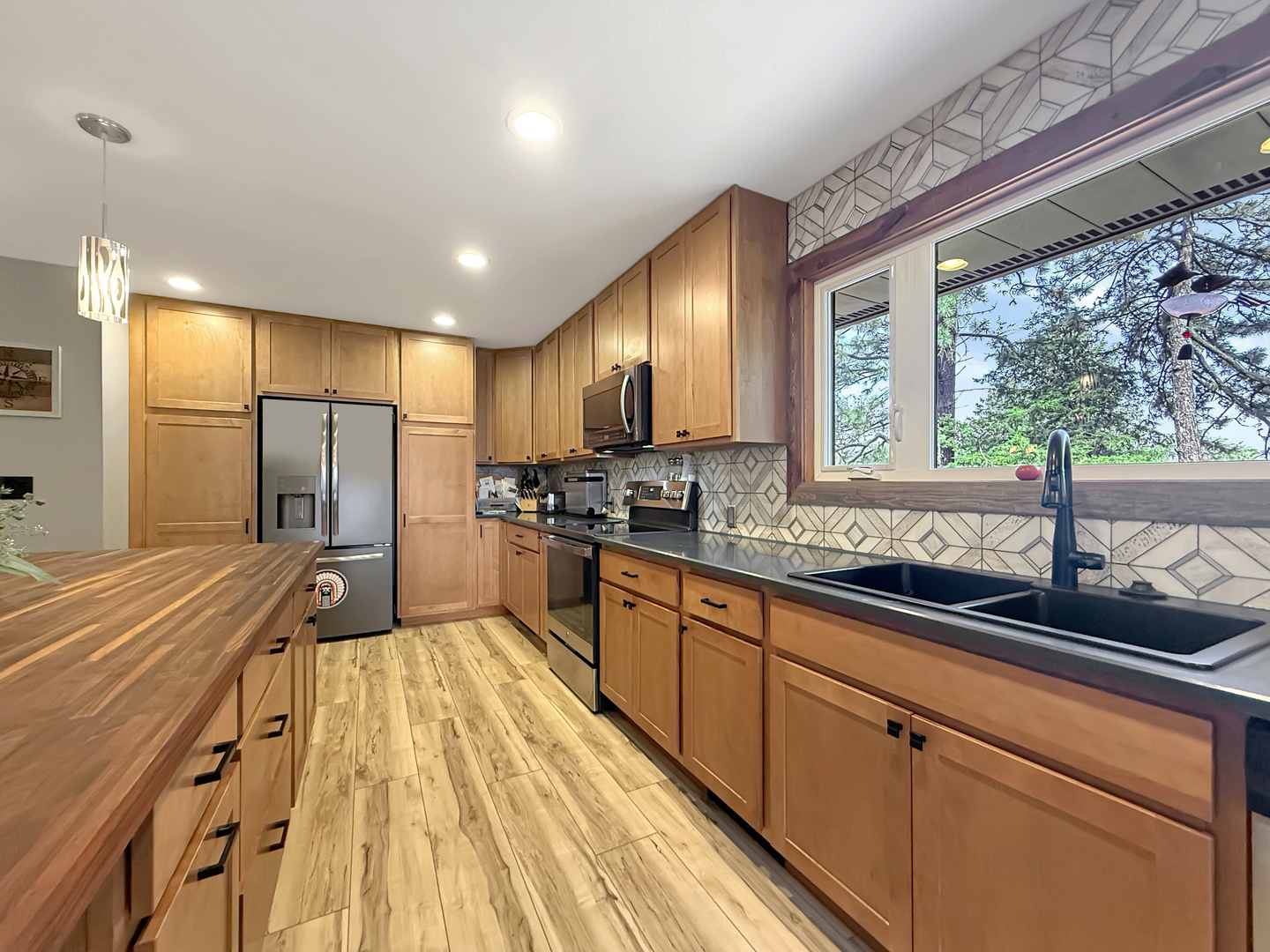 365 Highland Drive Property Photo 15