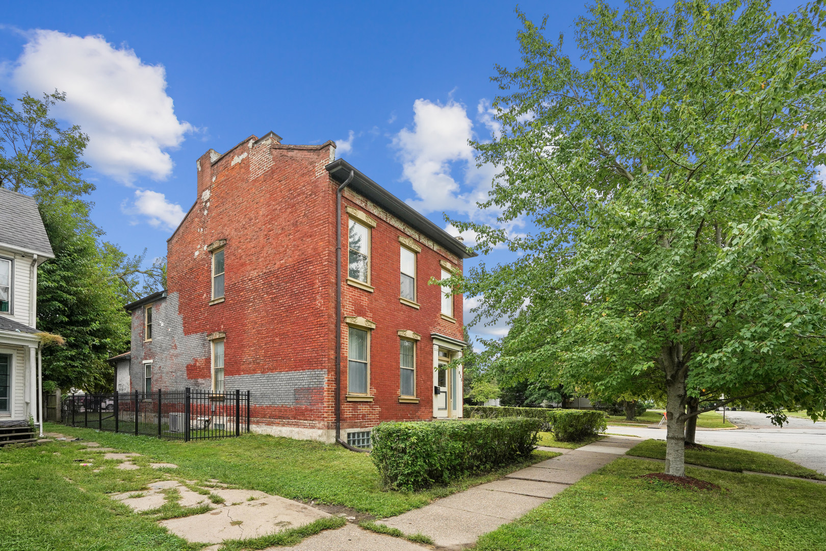 625 23rd Street Property Photo 2