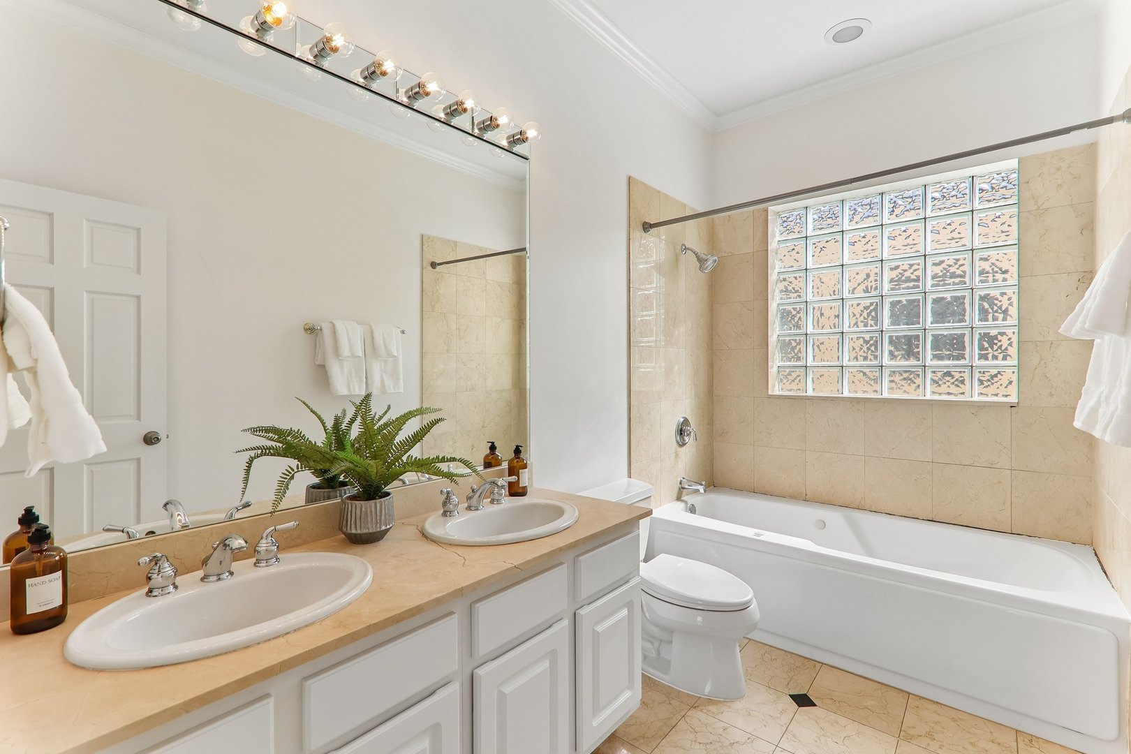 2846 N Halsted Street 4s Property Photo 18