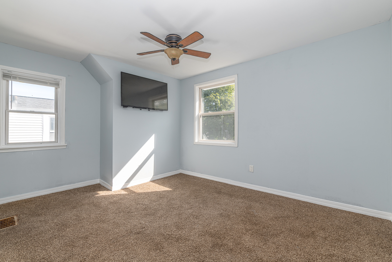 228 Highmoor Drive Property Photo 8