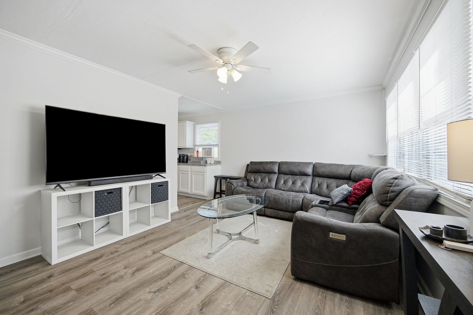 211 S Hammes Avenue Property Photo 4