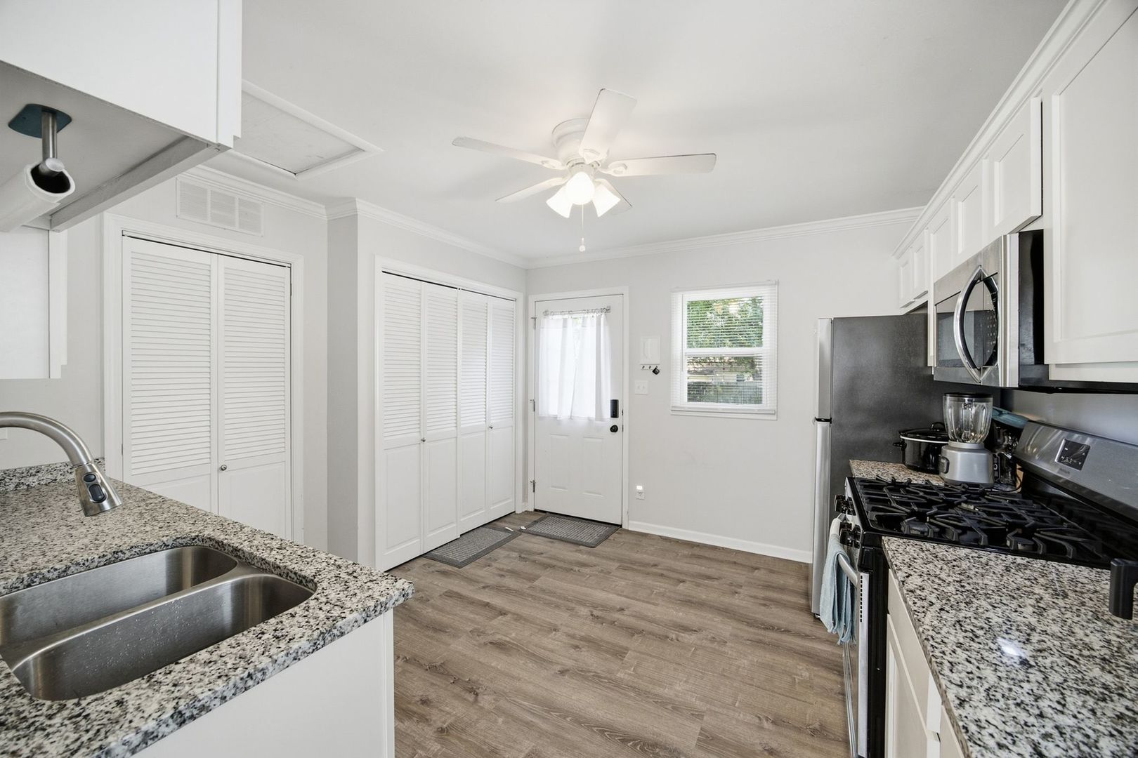 211 S Hammes Avenue Property Photo 7