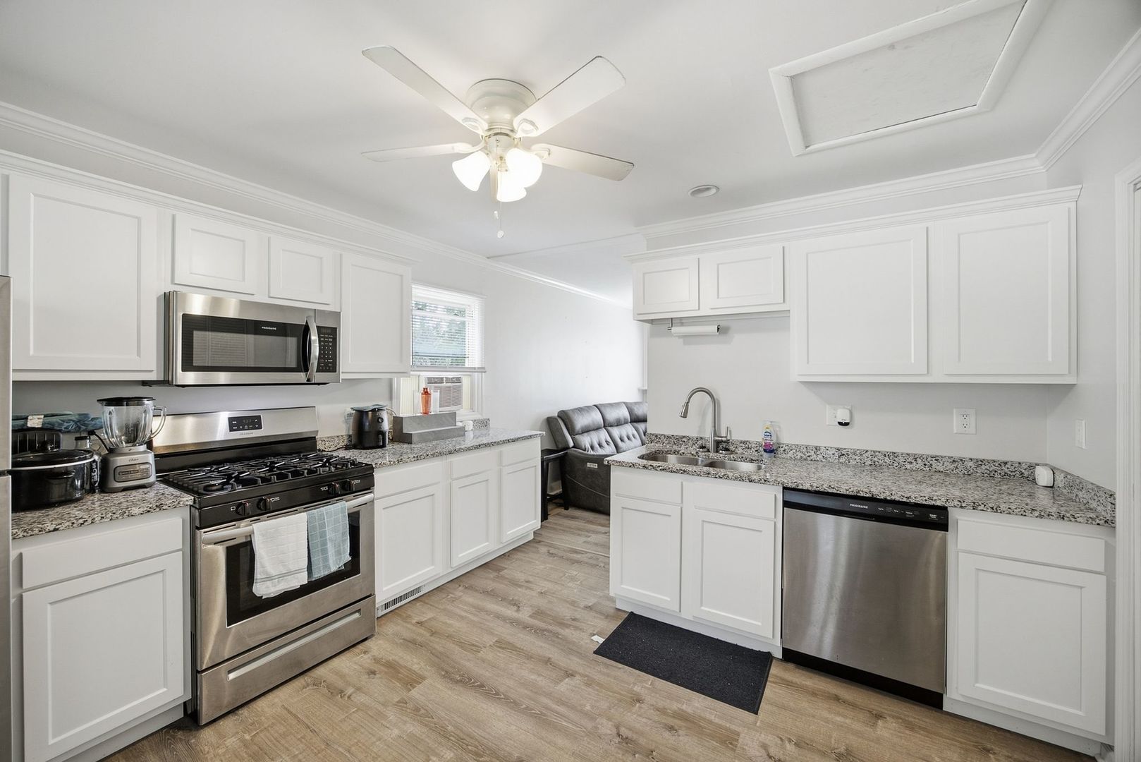 211 S Hammes Avenue Property Photo 8