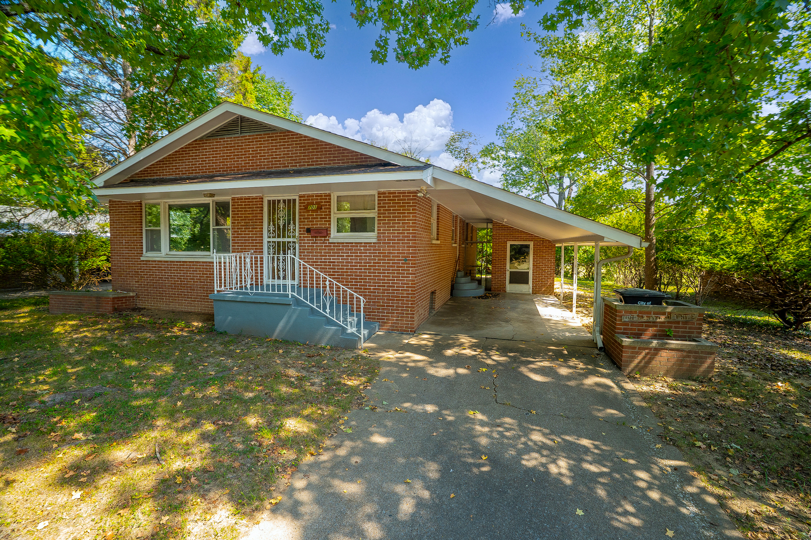 701 S Benwood Drive Property Photo 1