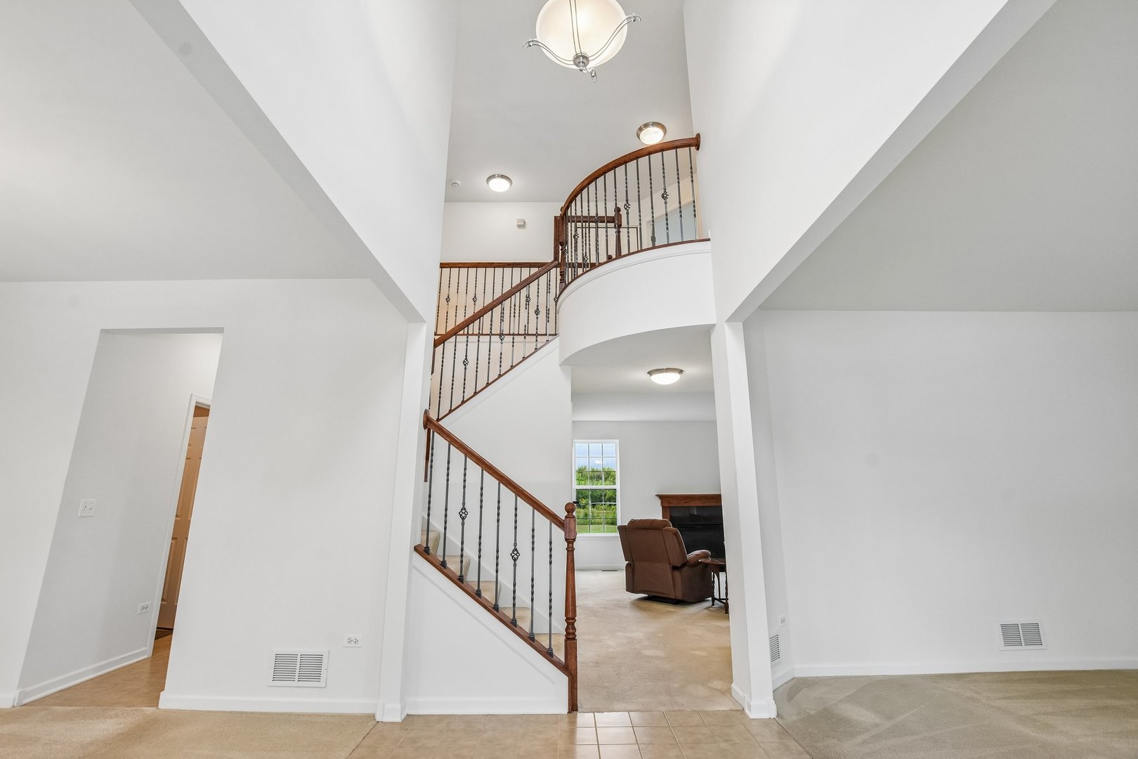 586 Wexford Drive Property Photo 4