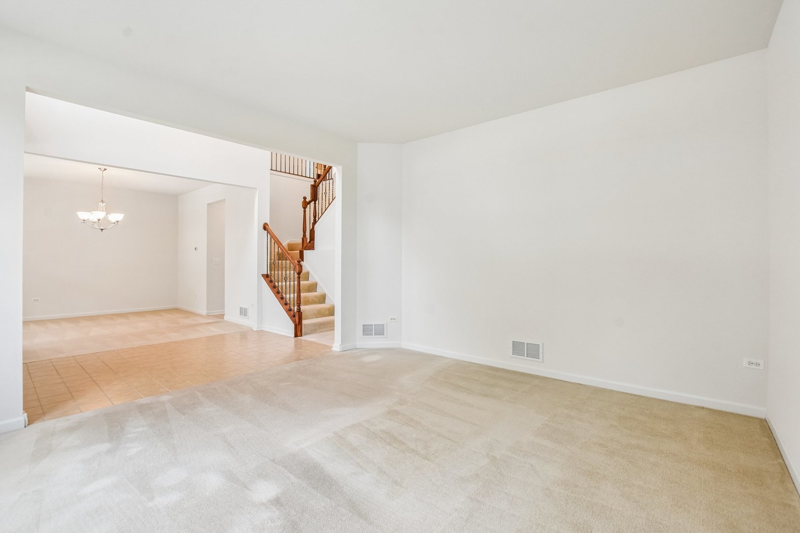 586 Wexford Drive Property Photo 6