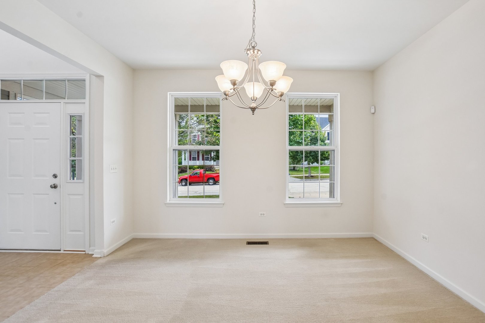586 Wexford Drive Property Photo 7