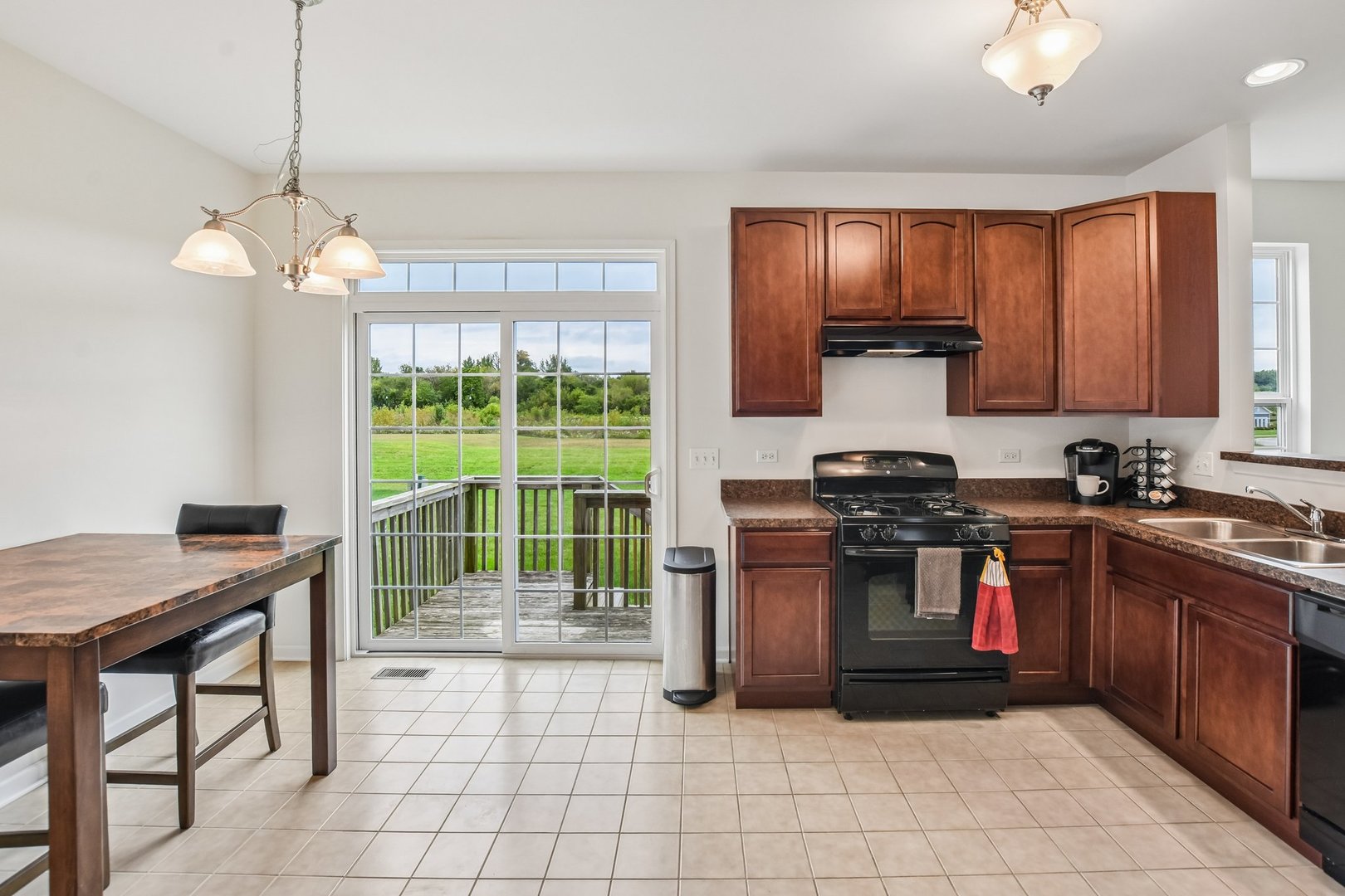 586 Wexford Drive Property Photo 13