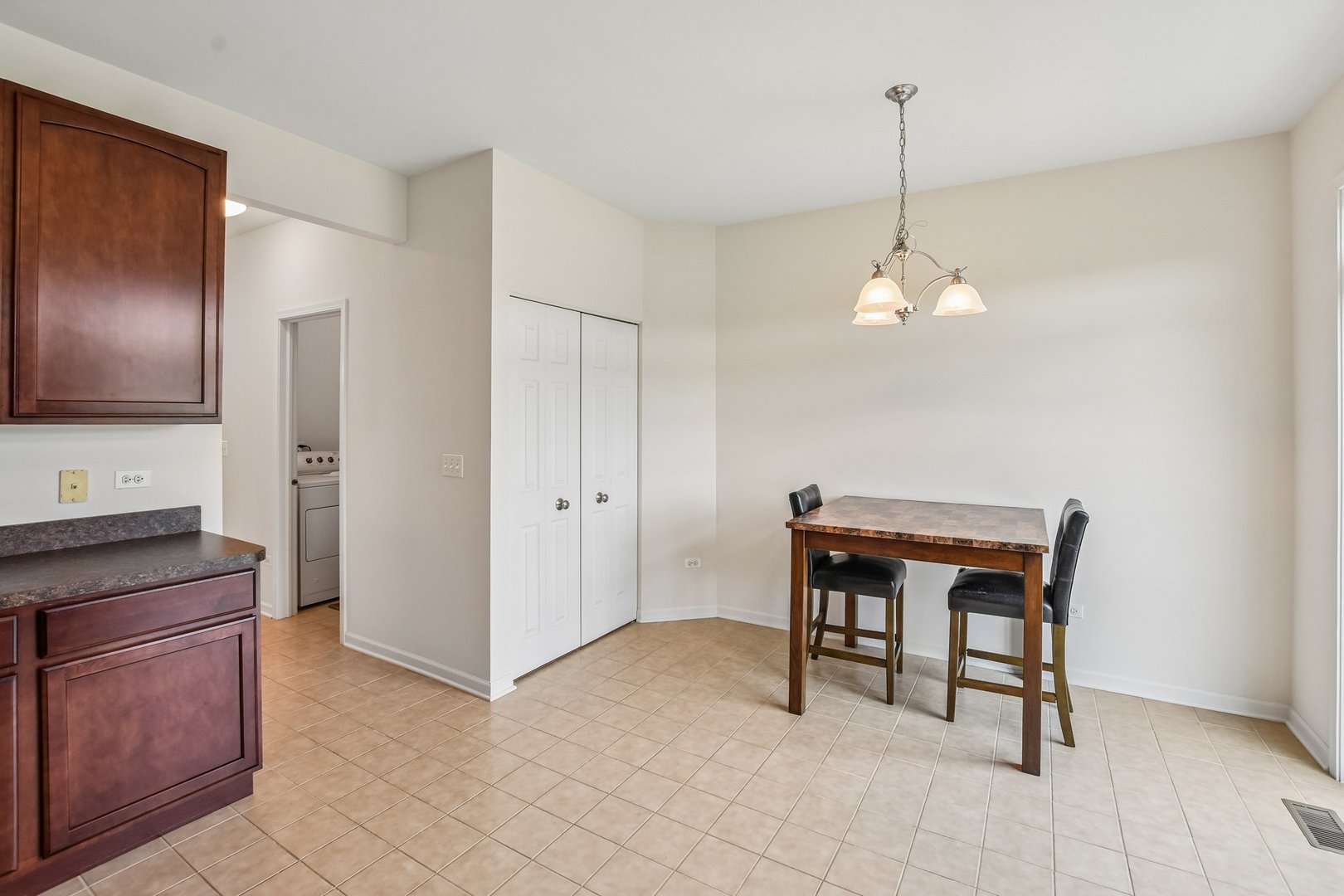 586 Wexford Drive Property Photo 14