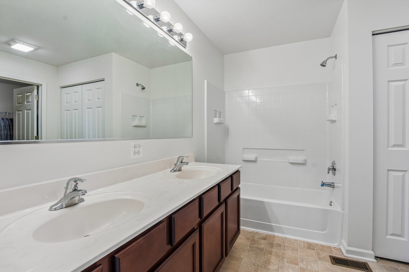 586 Wexford Drive Property Photo 22