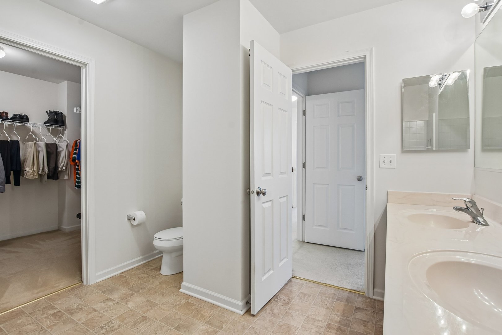 586 Wexford Drive Property Photo 23