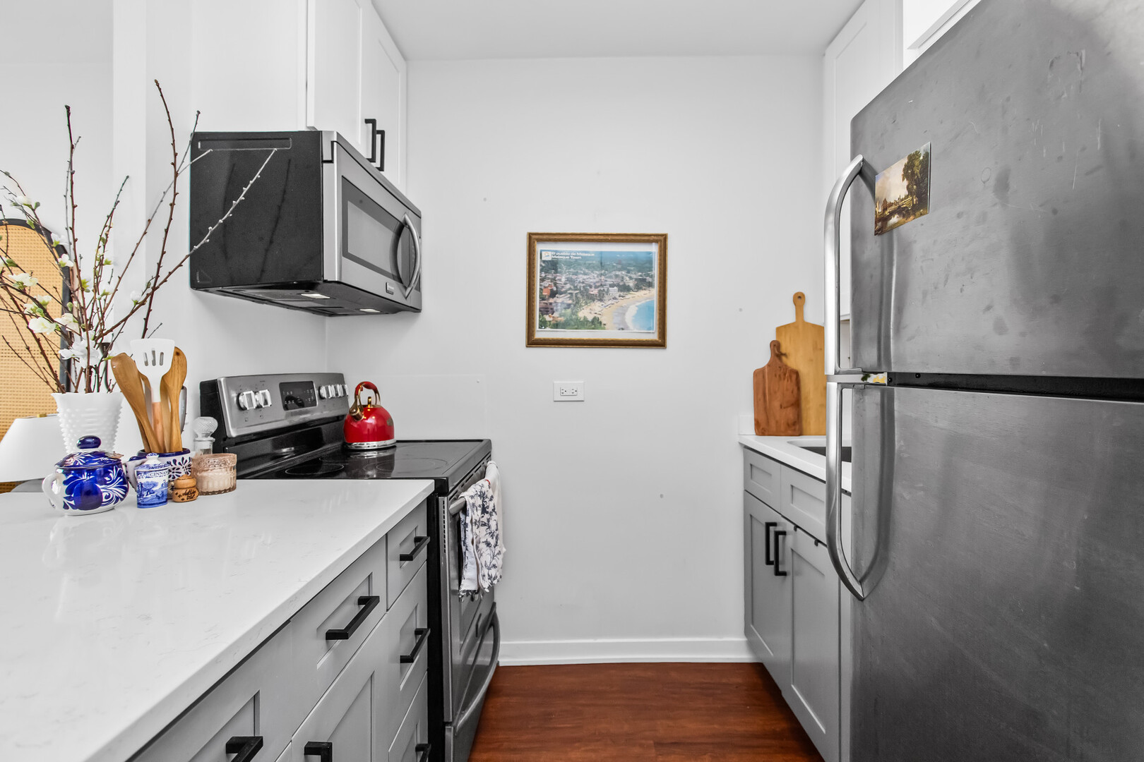 4343 N Clarendon Avenue 2801 Property Photo 4