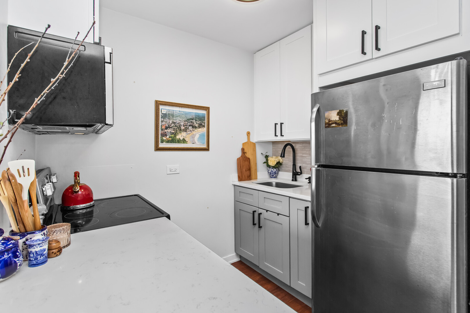 4343 N Clarendon Avenue 2801 Property Photo 5