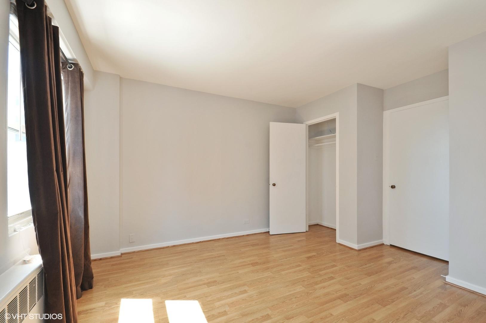2909 N Sheridan Road 703 Property Photo 7