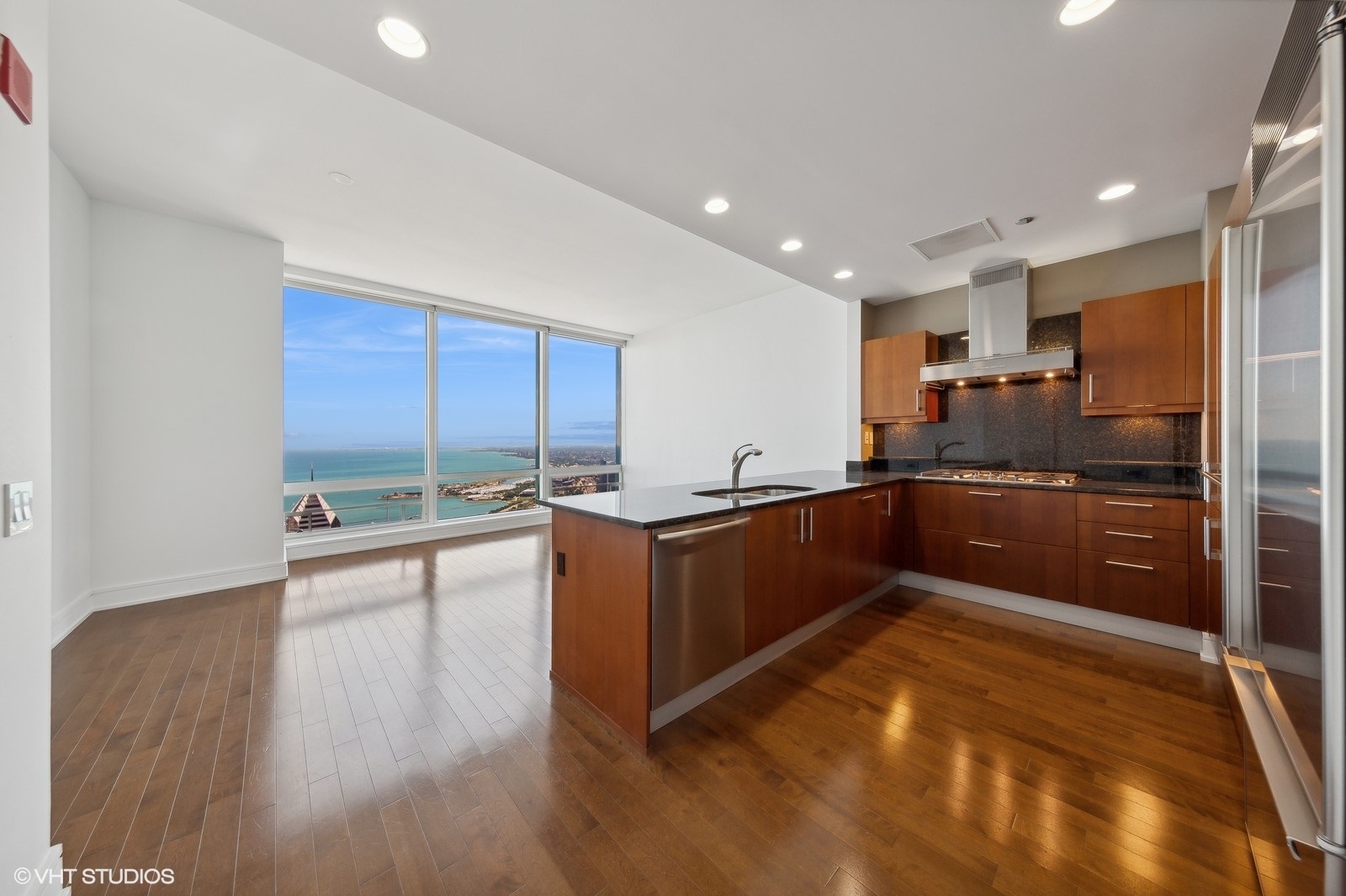 401 N Wabash Avenue 68f Property Photo 4