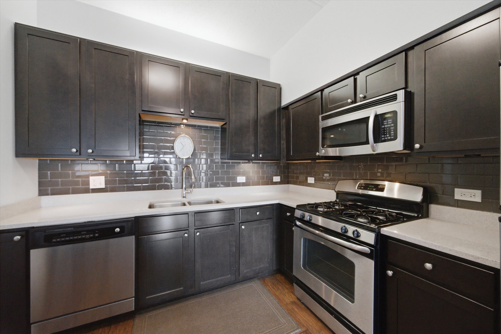 125 Lakeview Drive 604 Property Photo 4
