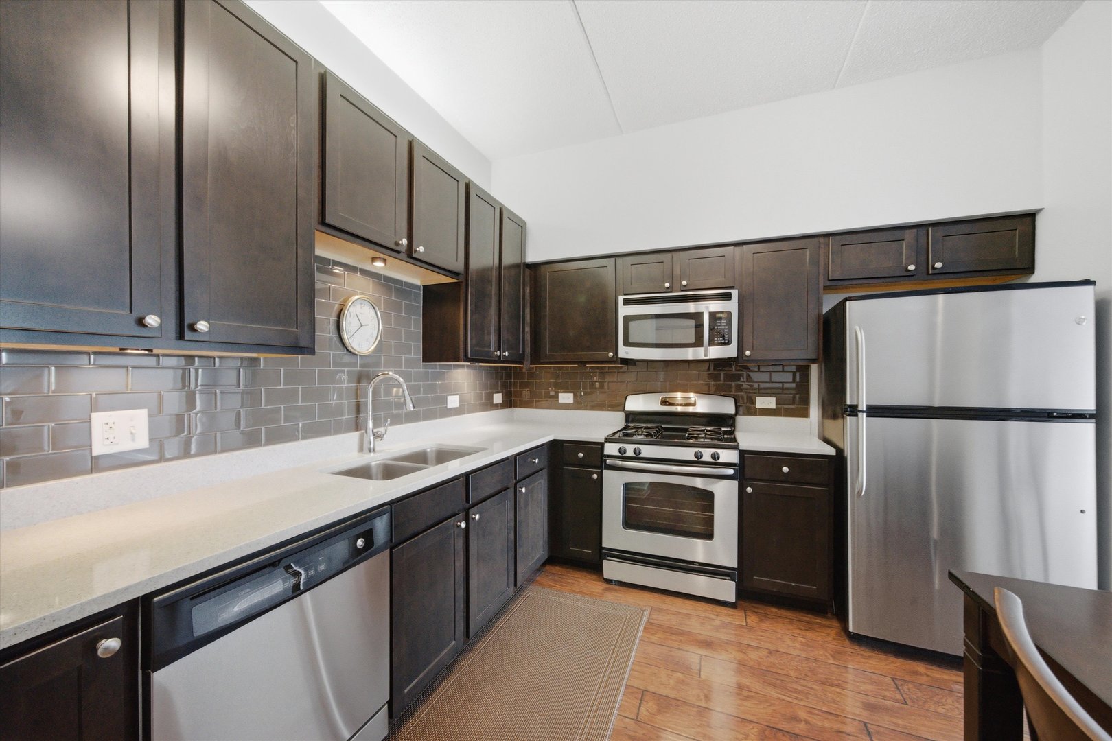 125 Lakeview Drive 604 Property Photo 5