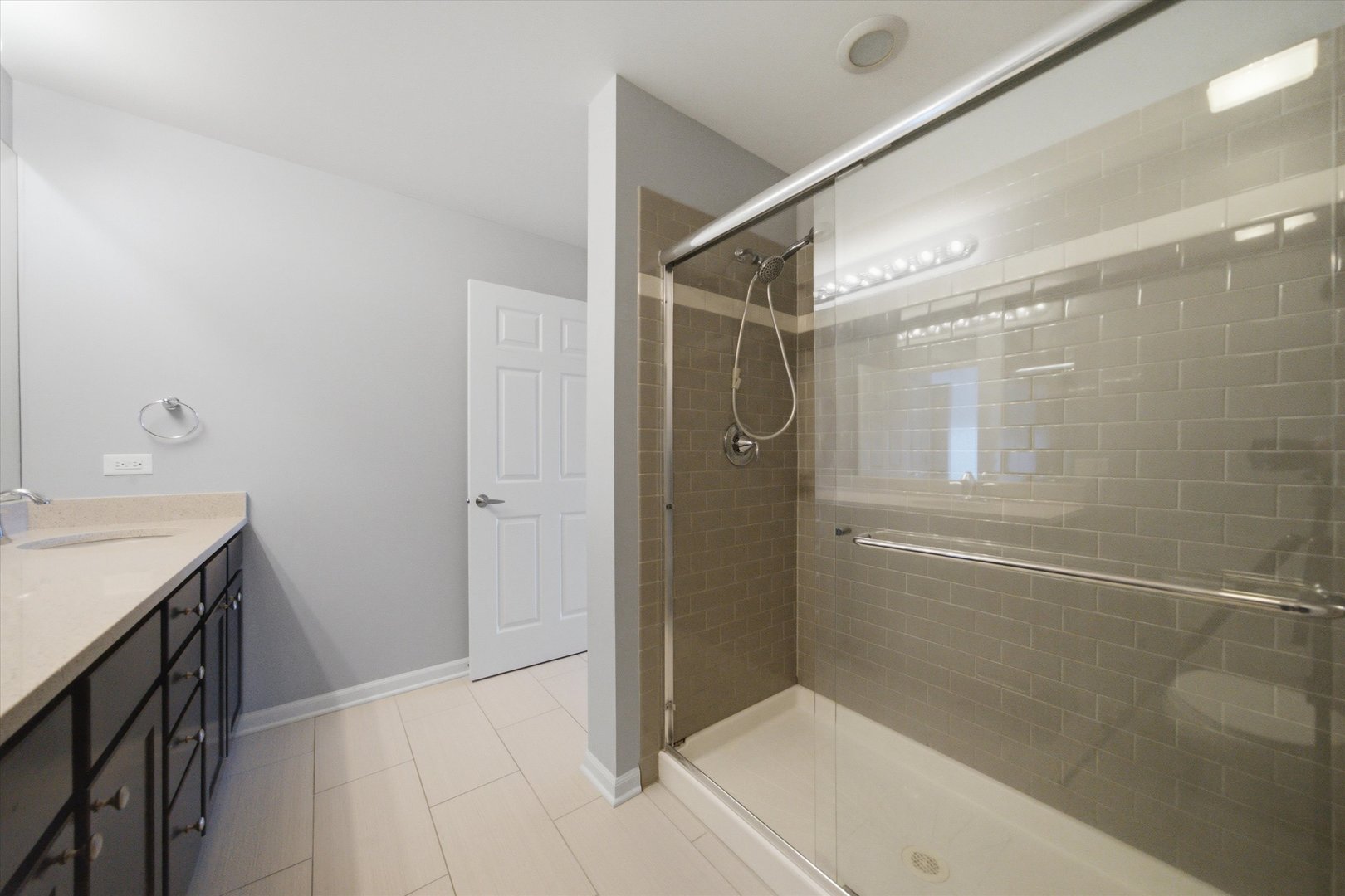 125 Lakeview Drive 604 Property Photo 16