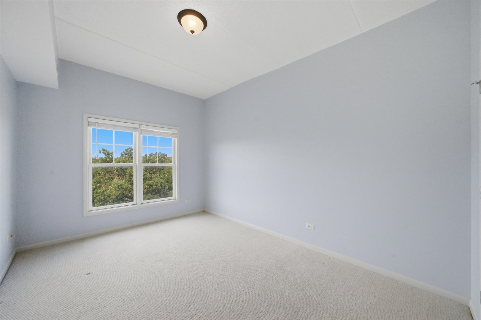 125 Lakeview Drive 604 Property Photo 18