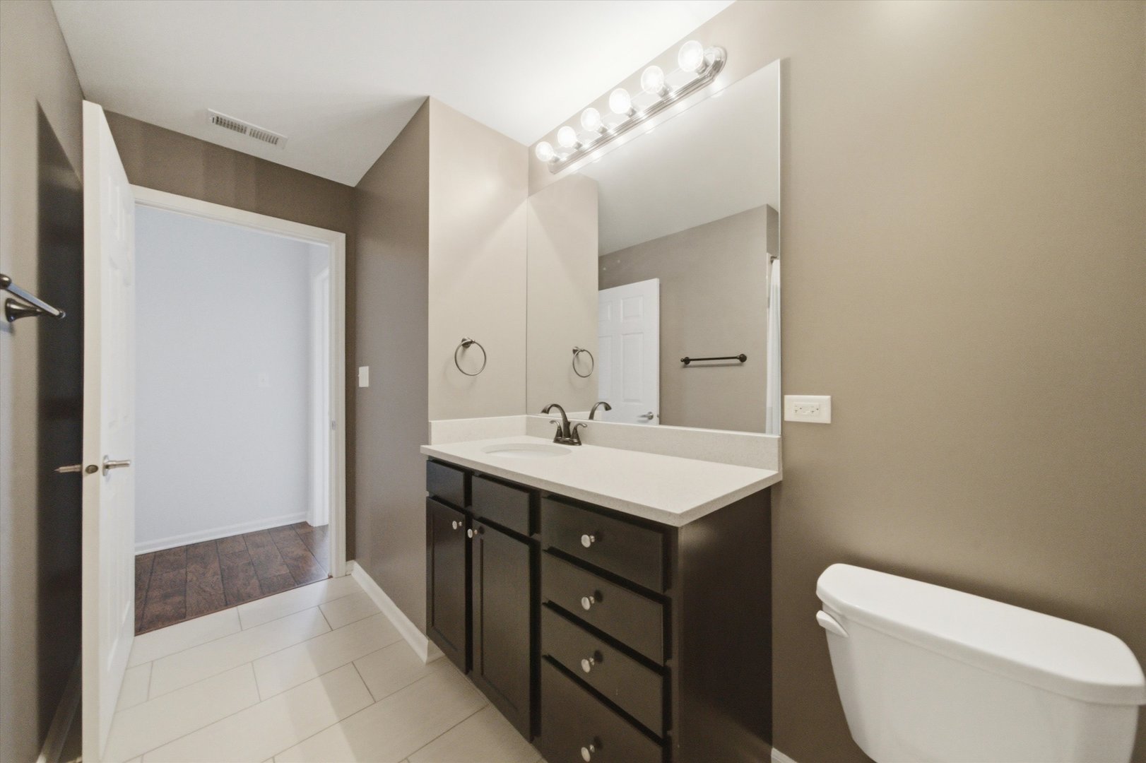 125 Lakeview Drive 604 Property Photo 21