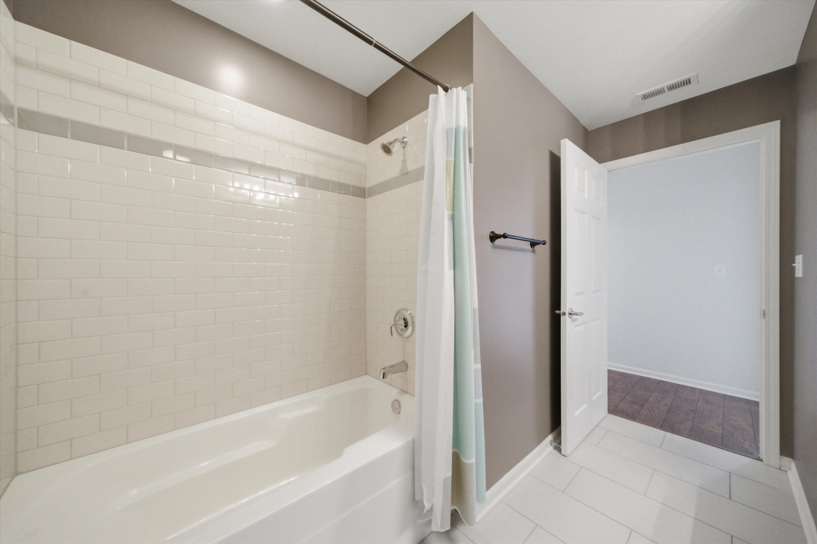 125 Lakeview Drive 604 Property Photo 22