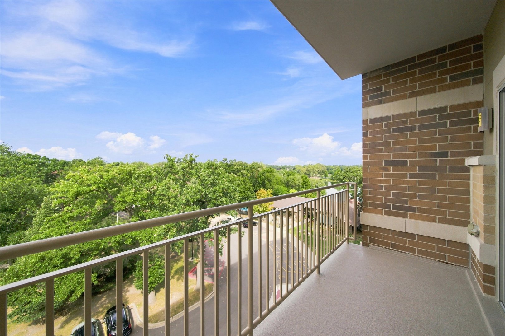 125 Lakeview Drive 604 Property Photo 25