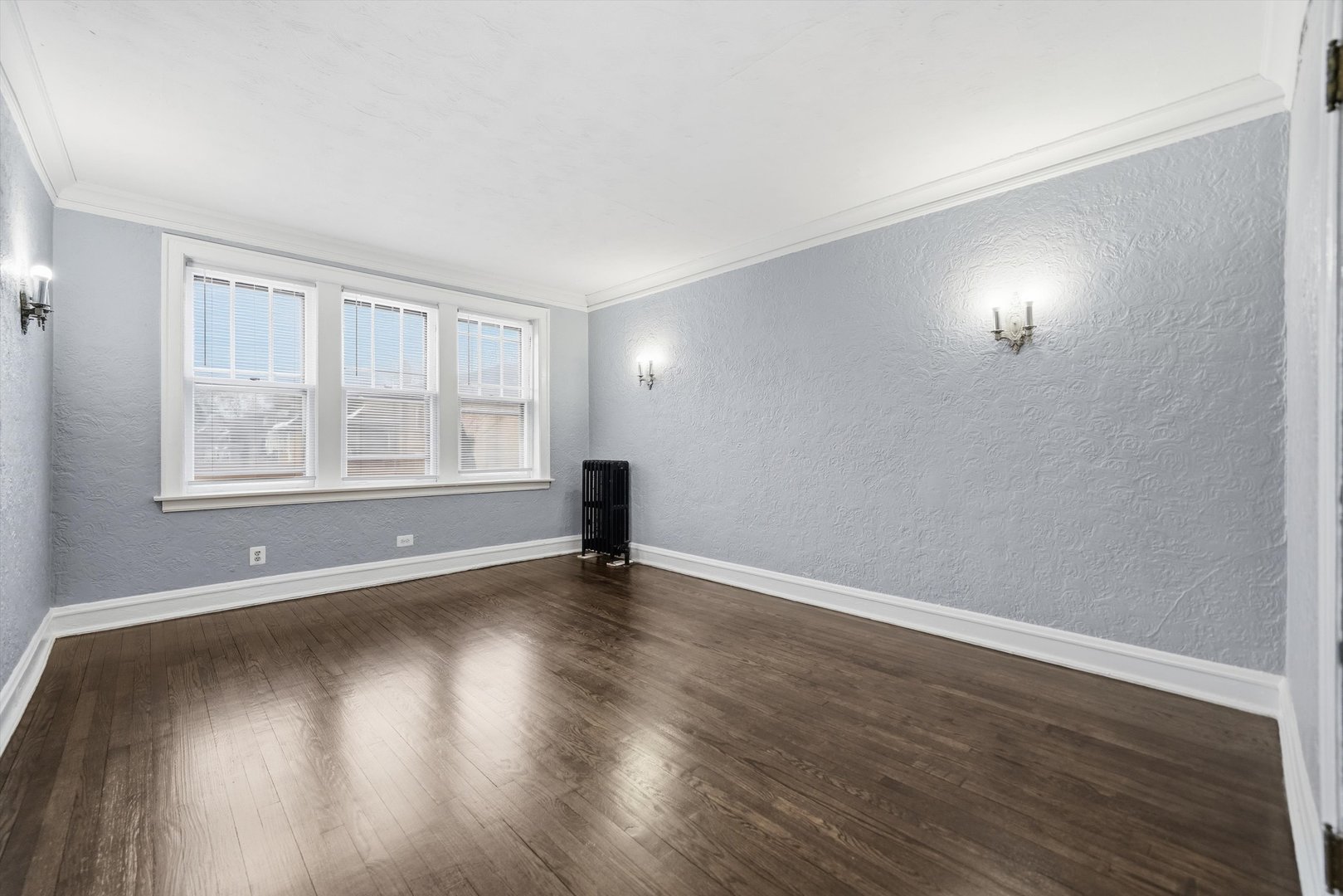 8602 S Euclid Avenue Property Photo 3