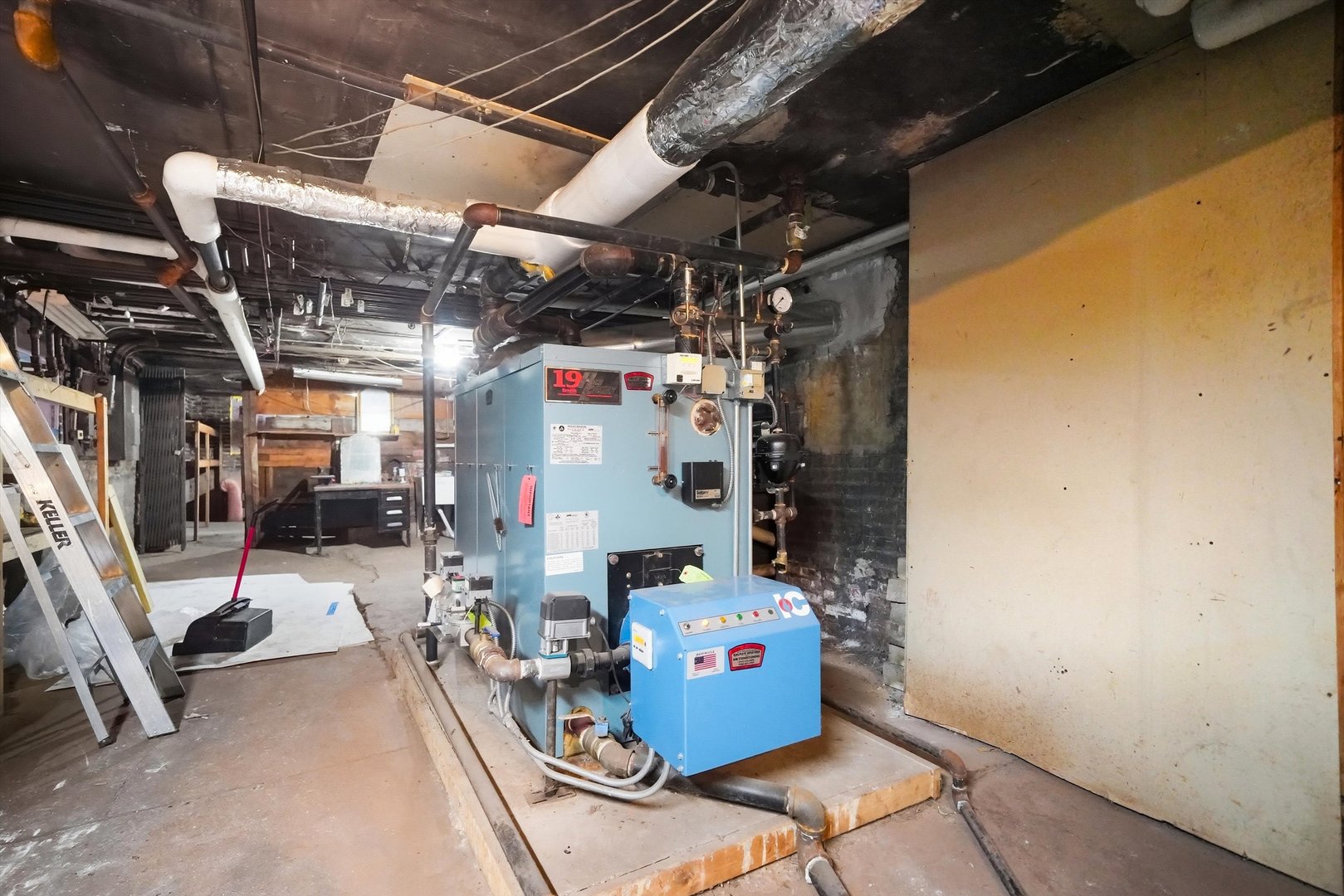 8602 S Euclid Avenue Property Photo 8