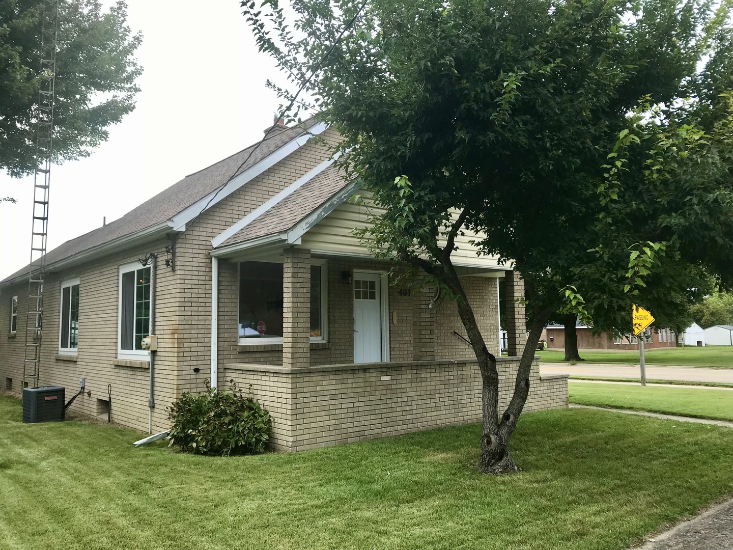 401 Oak Street Property Photo 2