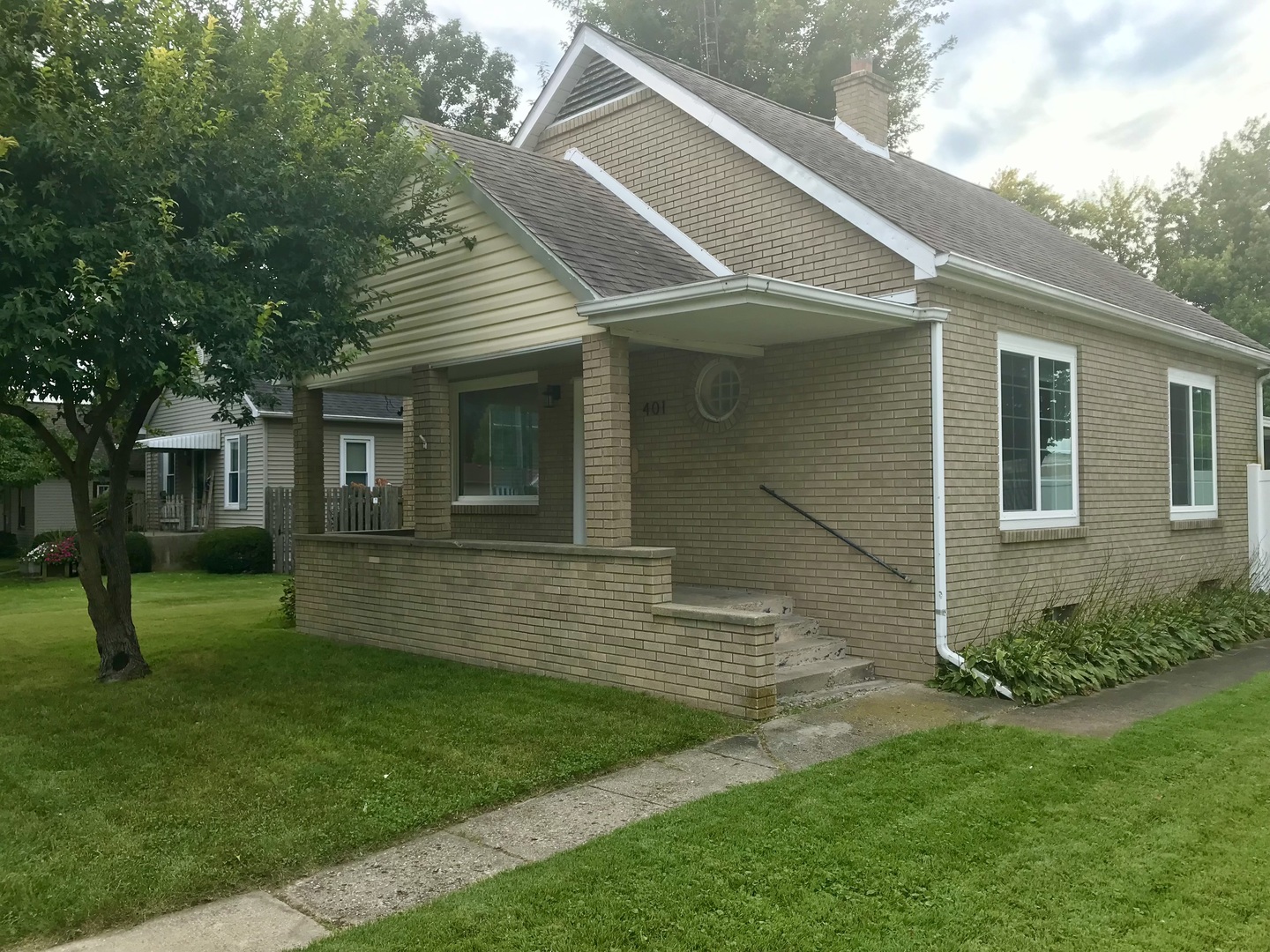 401 Oak Street Property Photo 3