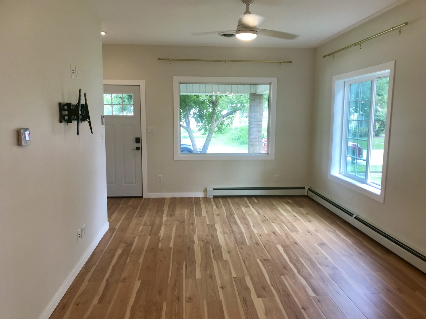 401 Oak Street Property Photo 4