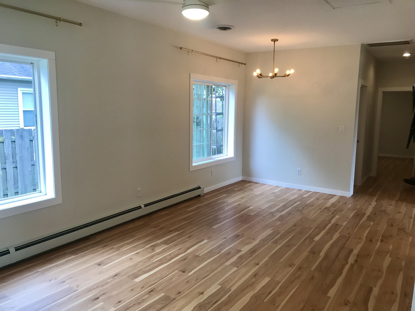 401 Oak Street Property Photo 5