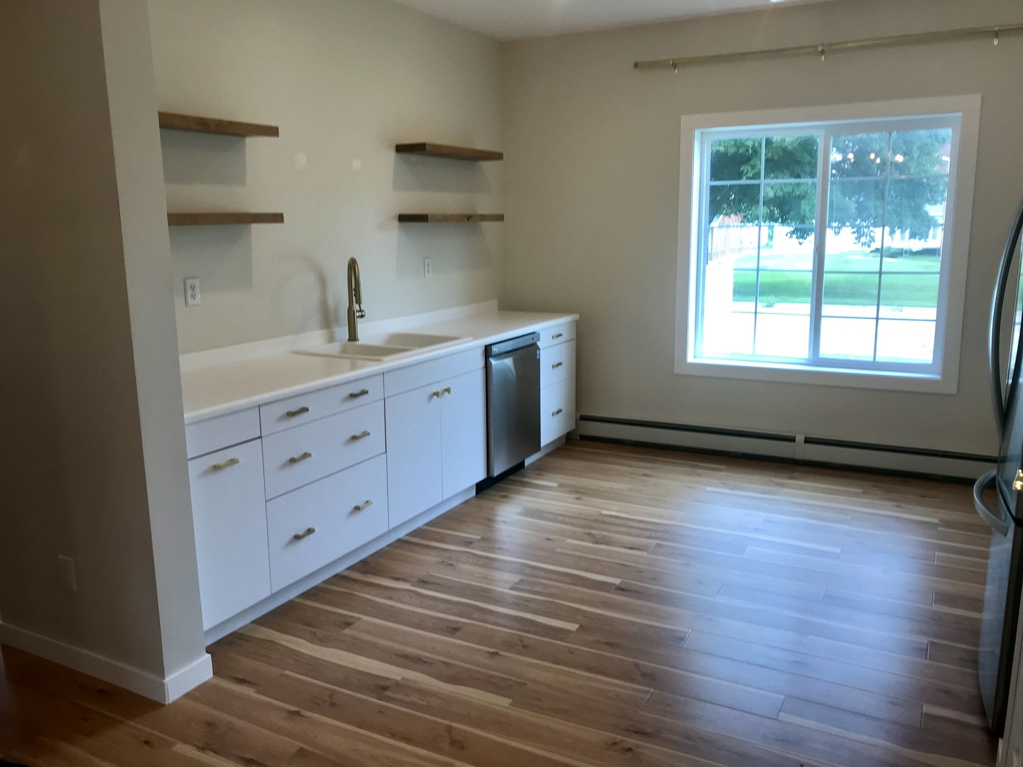 401 Oak Street Property Photo 8
